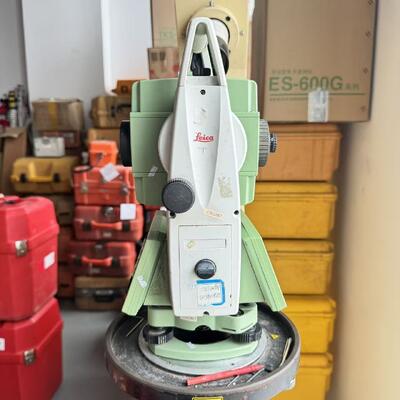 Used Leica TS09 Total Station with 1000m Non Prism Distance and IP66 Rated Dust and Water Resistance Including Internal Flash Memory and External SD Card