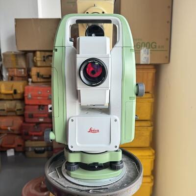 Station totale Leica TS03 avec précision d'angle de 2 pouces, système de mise à niveau électronique automatique et connectivité RS232 pour la collecte de données géospatiales