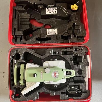 Leica TS03 Station totale avec port USB IP66 résistant à la poussière et à l'eau et 500m Aucune distance de prisme