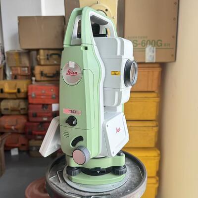 Station totale Leica TS03 avec stockage de données de masse 1G, mesure grossière en 0,6 s et résistance à la poussière et à l'eau IP66